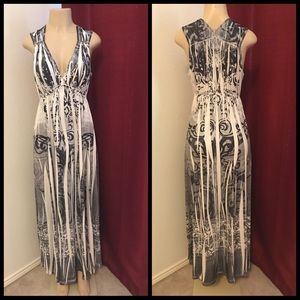 🔥Beautiful Rhinestone APT.9 Maxi Dress!🔥